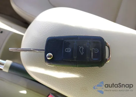 2010 Volkswagen New Beetle 2.5L из США, поврежденный, VIN 3VWRG3AG9AM024826